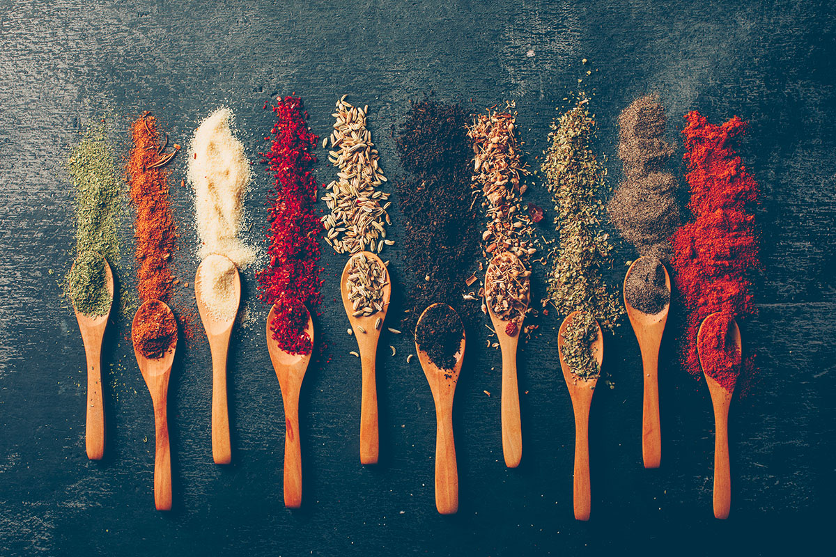 I segreti delle spezie in cucina, come usarle per esaltare i sapori